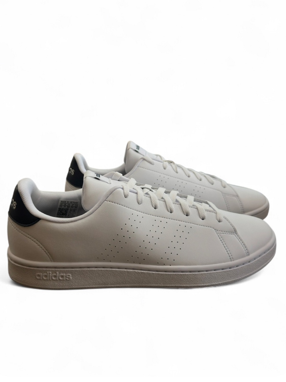 NWT Men’s adidas White Sneakers with Black Heel Accent Size US 11.5
